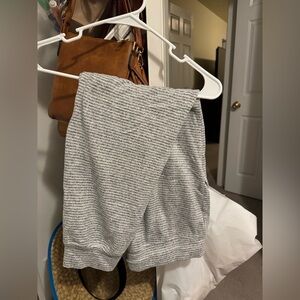 Liz Claiborne Gray Striped pants